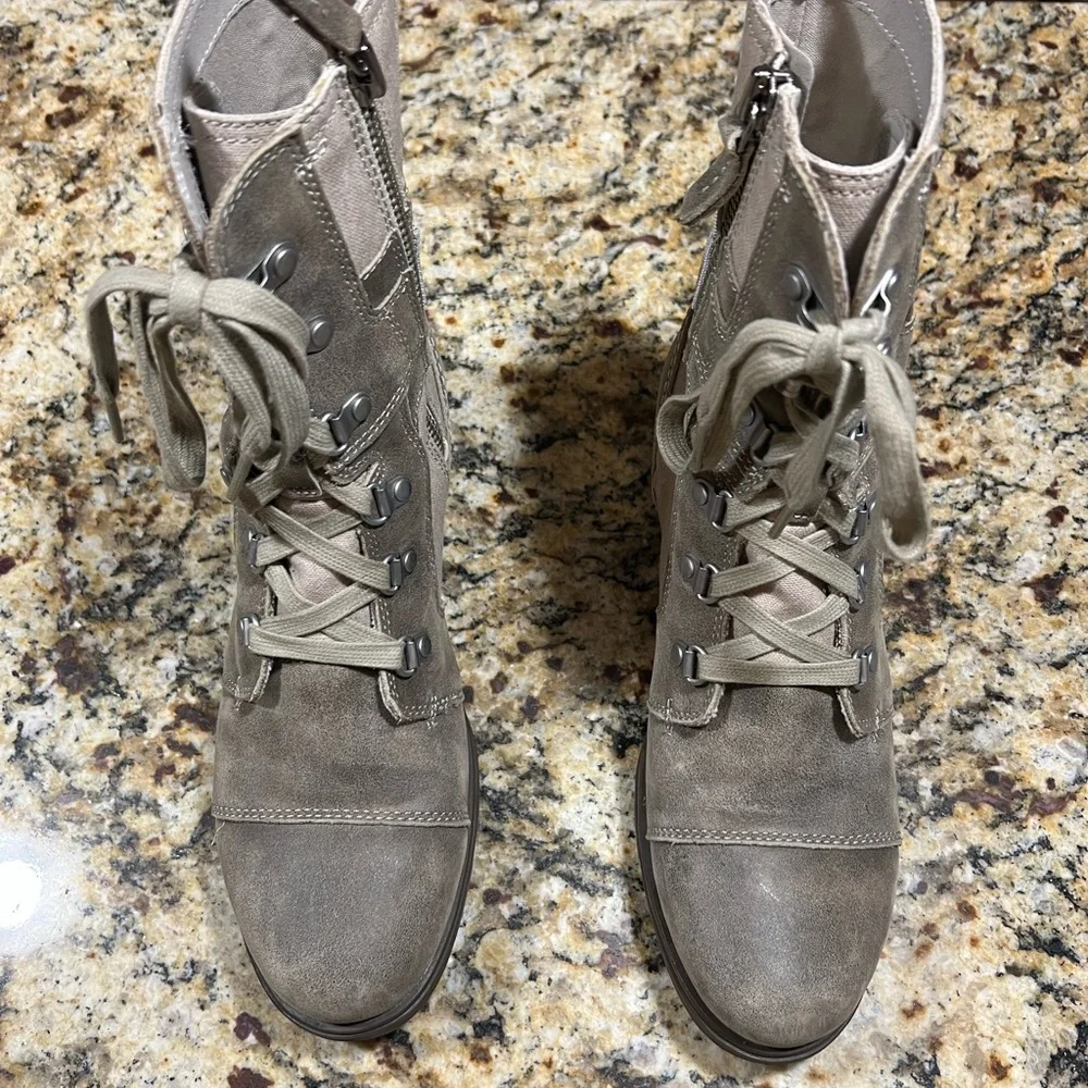SOREL™ MAJOR CARLY • Sorel Taupe and Gray Lace-Up Boots - Picture 2 of 9